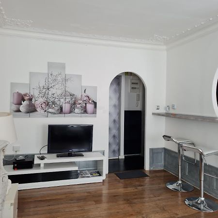 Le Baron Apartment ชาร์เลอวิลล์-เมซิแยร์ ภายนอก รูปภาพ
